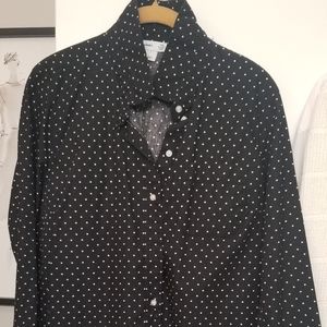 NWOT OLD NAVY BLACK AND WHITE  POLKA DOT BUTTON DOWN SHIRT SIZE LARGE
